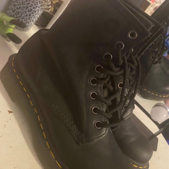 Dr. Martens Size 6 Woman’s - Picture 2 of 7